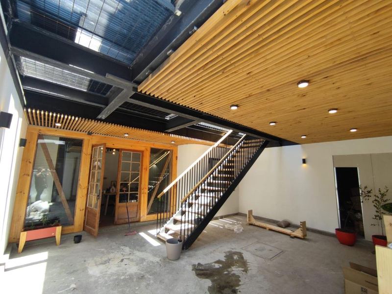 Hostal Vaisse — interior escalera